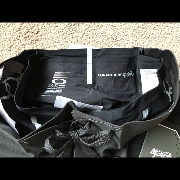 Oakley Blade 3 Boardshorts - Picture 7 of 8